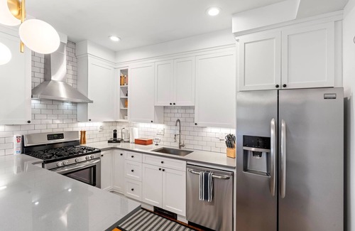 St. Marks Apartment | 🎖The Ashmont Apartment - Close to Subway & Downtown Boston🎖