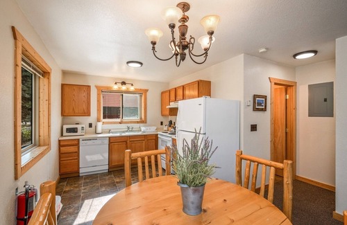 West Yellowstone Condo | The Aspen-Cozy two bedroom, right in town