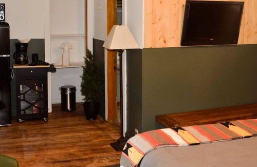 Drake House | The Aspen Glen Suite (Unit 2) at Field Guide Rocky Mountain