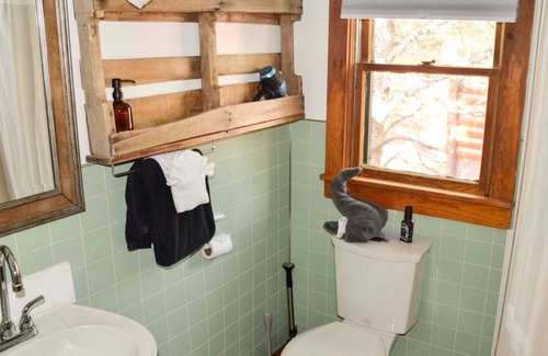 Drake House | The Aspen Glen Suite (Unit 2) at Field Guide Rocky Mountain