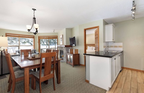 Upper Village Condo | The Aspens by Whiski Jack