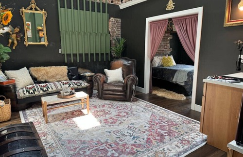 Perryville Hotel | The Atrium A Boutique Hotel Suite 12