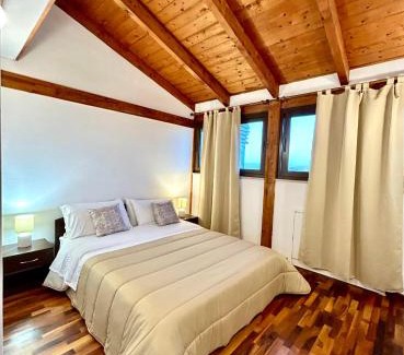 Marano di Napoli Apartment | "THE ATTIC" - Terrazza con vista & Parcheggio Gratuito