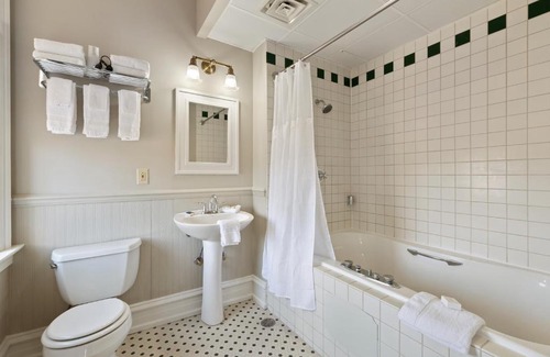 Mayville Hotel | The Audubon Inn LLC