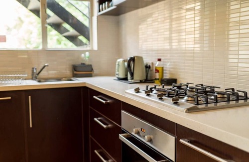 Lenah Valley Apartment | The Augusta Minutes to Vibrant North Hobart