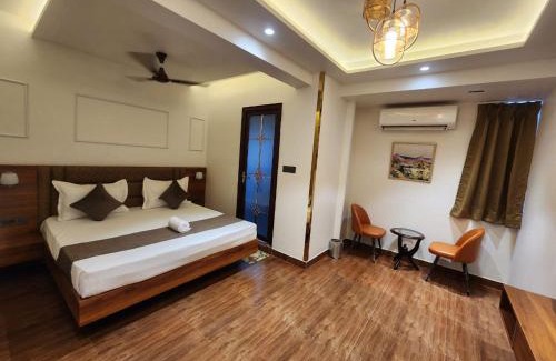 Delhi Hotel | The Aura Hotel & Banquet