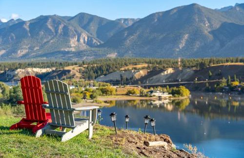 East Kootenay House | The Aura I Lake View I Hot Tub I Sleeps 27 Guests