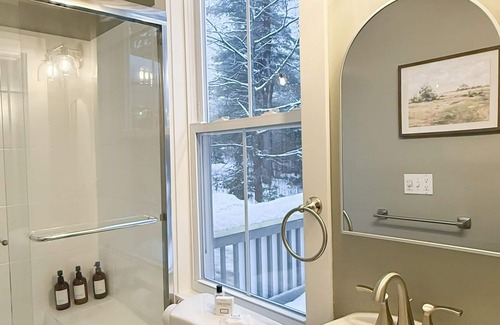 Bartlett Hotel | The Aurora Inn & Cottages