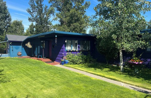 Spenard Apartment | The Aurora Suite- quiet setting, minutes from the Airport & Downtown!