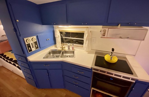 Bouldin House | The Austin LoveStream! New Hot Tub, Full Bathroom, Deck & Grill!
