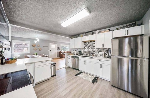 West Colorado Springs House | The Autumn House·3BR|10 min to Garden of the Gods!