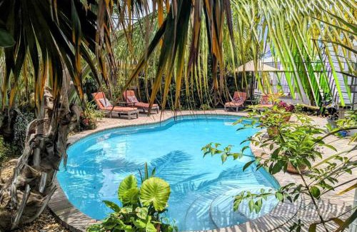 North Andrews Gardens House | The Ave House- Private Oasis Retreat W/heated Pool