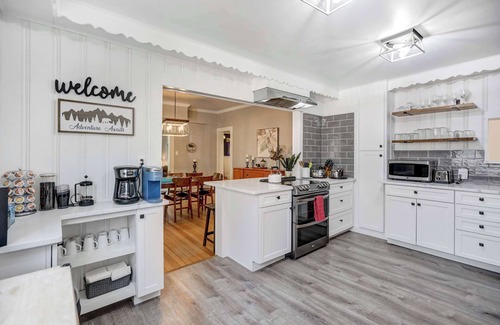 Manitou Springs Villa | The Avenue! Historic Mansion in DT Manitou Springs
