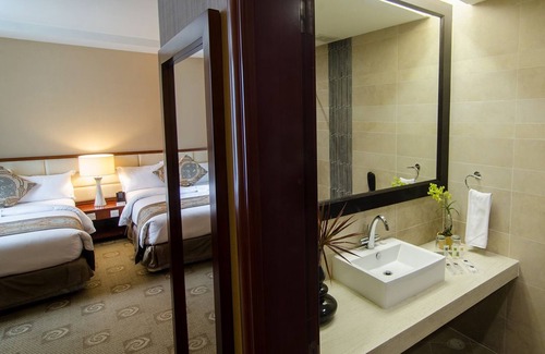 Naga Hotel | The Avenue Plaza Hotel