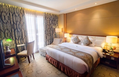 Naga Hotel | The Avenue Plaza Hotel