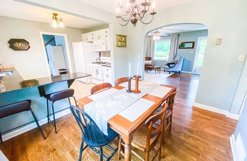 Springfield House | The Aviary Cottage: Bunkbed, Near Playground, Swing, Full Fence, Central to all