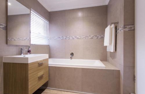 Waterkloof Glen House | The Aviary