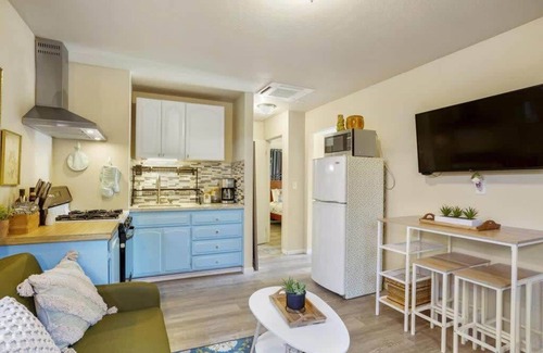 Point Loma Cottage | The Avocado Hut- Private Guesthouse, HOT TUB!