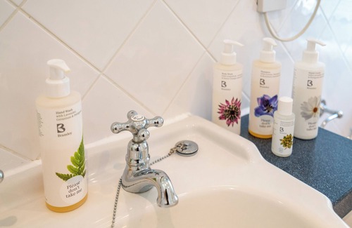 Christchurch Hotel | The Avon Causeway Hotel