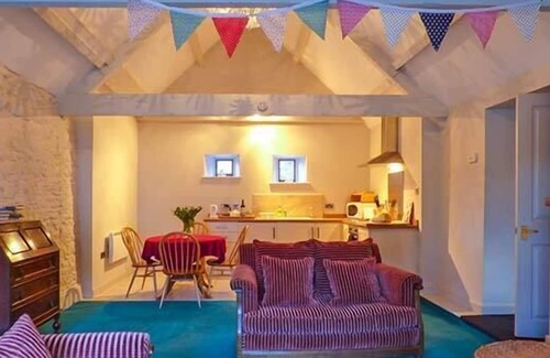 Hinton Cottage | THE AYLESBURY COTTAGE, luxury holiday cottage in Hinton
