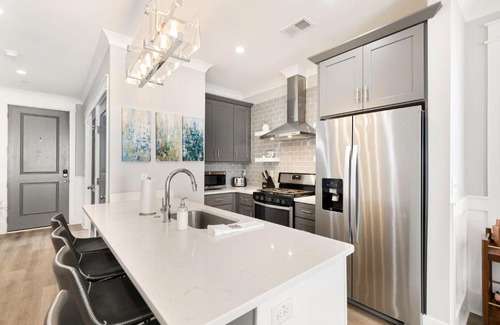 Cannonborough Elliotborough Apartment | The Azalea Suite at 124 Spring