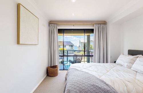 Salamander Bay House | The Bach, 1/28 Scott Circuit - water views, Wi-Fi and Air Conditioning