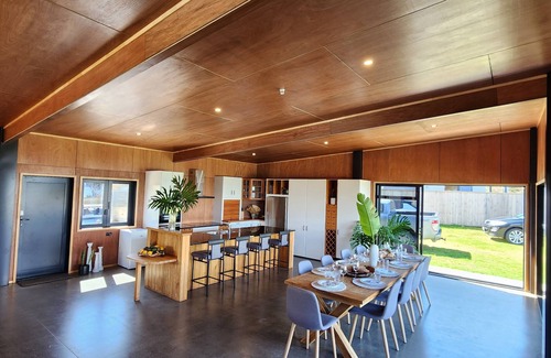 Kaimaumau House | The Bach 825, Kaimaumau, beside Rangaunu Harbour, in the beautiful Far North