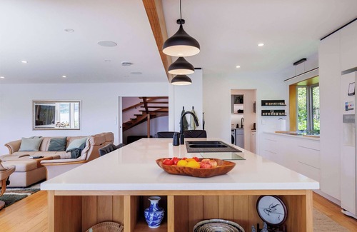 Lake Okareka House | The Bach | Luxury Waterfront Living with Spa Pool