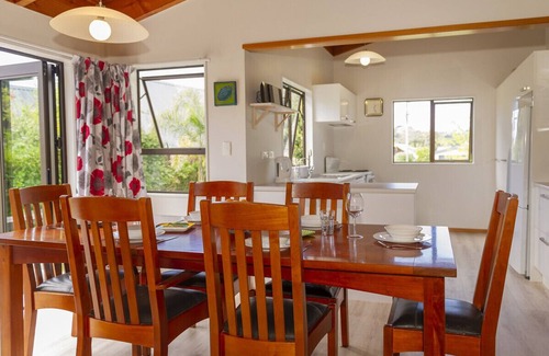 Hahei Cottage | The Bach Retreat - Hahei Holiday House