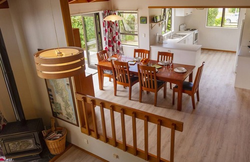 Hahei Cottage | The Bach Retreat - Hahei Holiday House