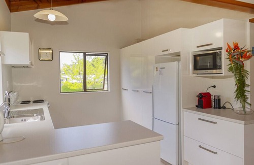 Hahei Cottage | The Bach Retreat - Hahei Holiday House
