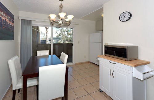 Palms Apartment | The Bagley 210