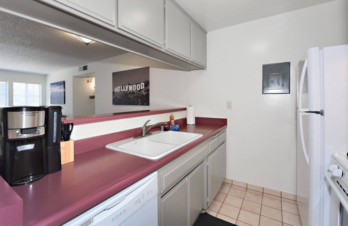 Palms House | The Bagley #211