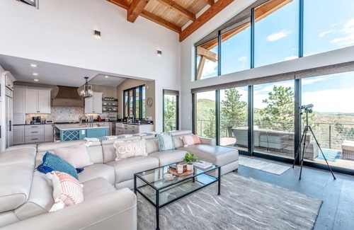 Bailey House | The Bailey Lodge Private Hot Tub Patio+Views