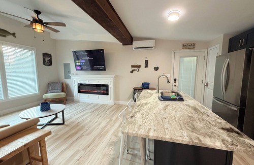 Keyesport Cabin | The Bait Shop Cabin off Carlyle Lake