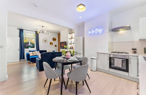 Ashford-in-the-Water Cottage | The Bakewell Retreat - Full Sized Hot-Tub - Pets