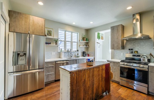 Castle Rock House | The Baldwin Bungalow Boho Charm + Hot Tub Historic Downtown Stay