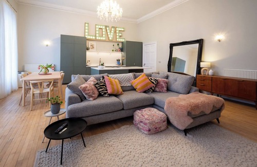 Lichfield Apartment | The Ballroom. Recently renovated huge 2 Bed, city centre.