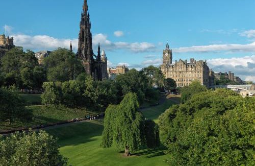 New Town Hotel | The Balmoral Hotel