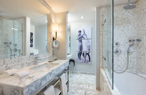 New Town Hotel | The Balmoral Hotel