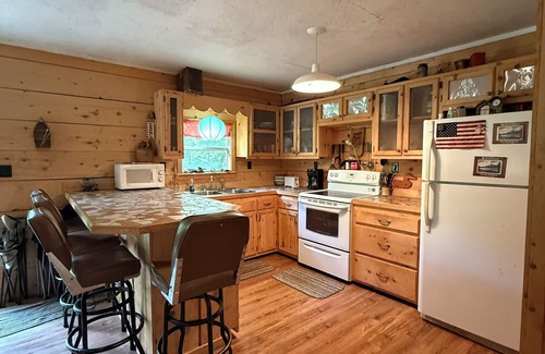 Dickinson Cabin | The Bama Bend