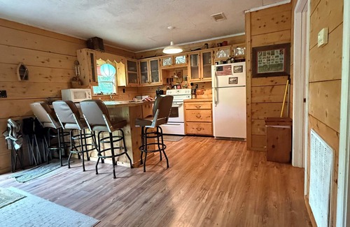 Dickinson Cabin | The Bama Bend
