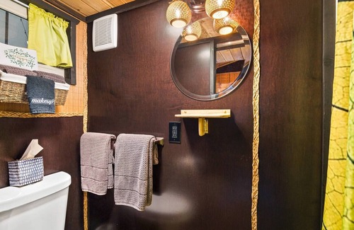 Kerns Hotel | The Bamboo - Custom Tiny Home w/Bamboo Vibe