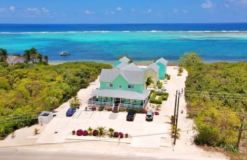 Colliers Bay Condo | The Banana Bird Oceanfront Studio Cottage in East