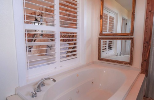 Round Top Bed & Breakfast | The Bandita Room - Wander Inn