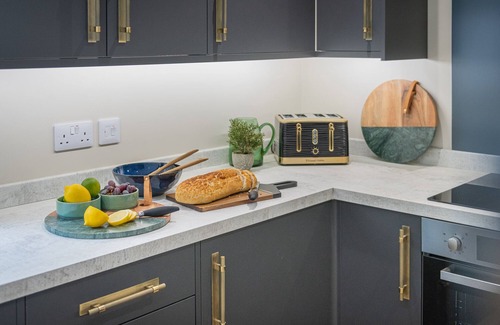Silverdale House | The Bank House- Luxury 3 bed cottage with hot tub!