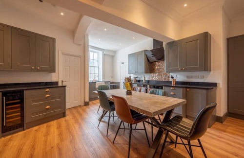 Ozleworth House | The Bank - Wotton Under Edge