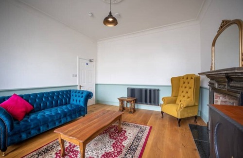Ozleworth House | The Bank - Wotton Under Edge