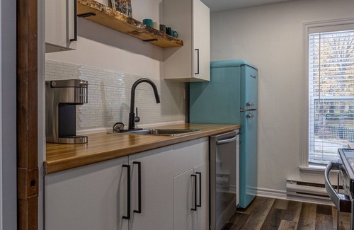 Downtown St. John's House | The Bannerman Park Loft, Private Parking, King Bed