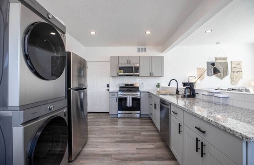 Central City Apartment | The Barber Loft-Close to Downtown, 35 Mins to Ski!